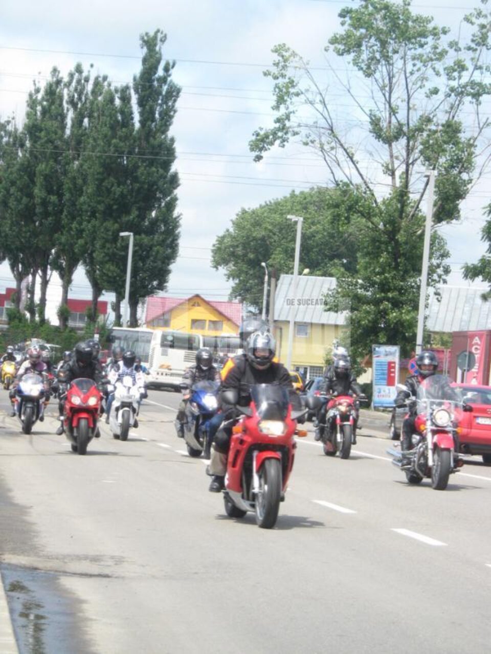 Motocicliștii vor face o paradă pe traseul Gura Humorului - Suceava și retur, dar și cascadorii în parcarea Iulius Mall
