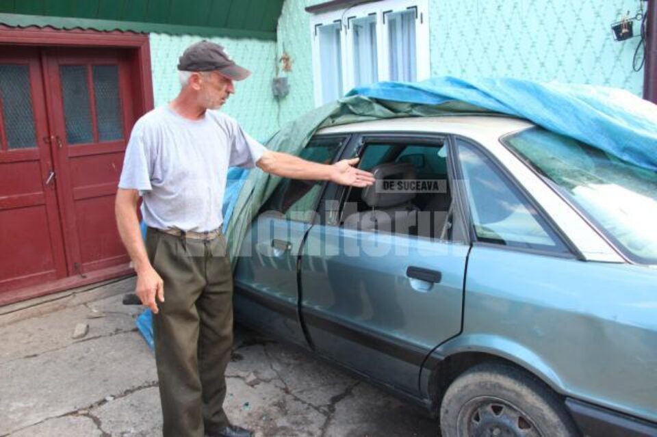Geamuri sparte cu bolovanii, în miez de noapte
