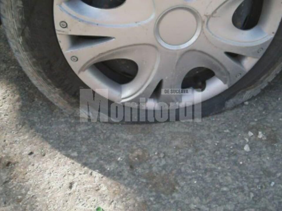 Petrea Vornicu a fost lovit iar mașina sa, distrusă