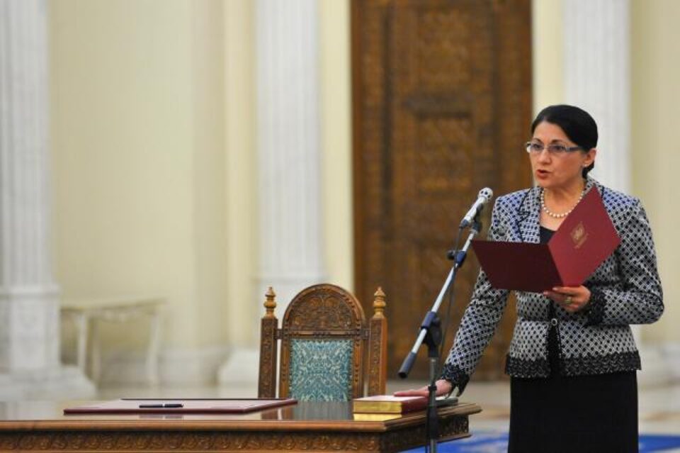 Ecaterina Andronescu a depus jurământul de învestitură în funcția de ministru al Educației. Foto: MEDIAFAX Ecaterina Andronescu a depus jurământul de învestitură în funcția de ministru al Educației. Foto: MEDIAFAX