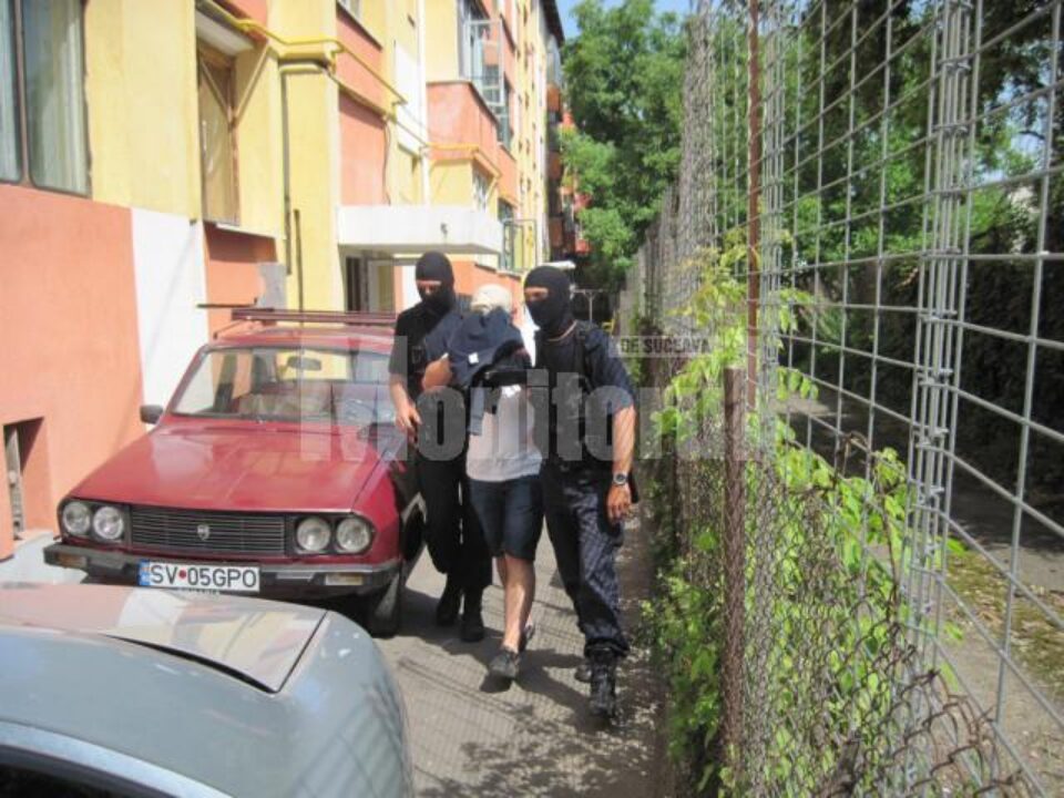 Mai multe persoane au fost aduse pentru audieri la sediul DIICOT Suceava