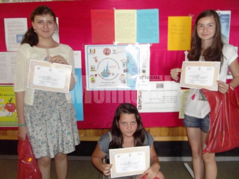 Larisa Rotar, Diana Vieriu și Paula Grig au participat la concursul național interdisciplinar “Drepturile copilului în imagini” Larisa Rotar, Diana Vieriu și Paula Grig au participat la concursul național interdisciplinar “Drepturile copilului în imagini”