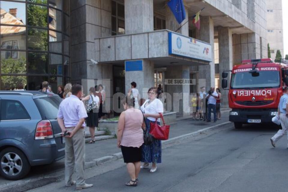 Aproape 200 de salariați ai Finanțelor au fost evacuați din cauza unui incendiu