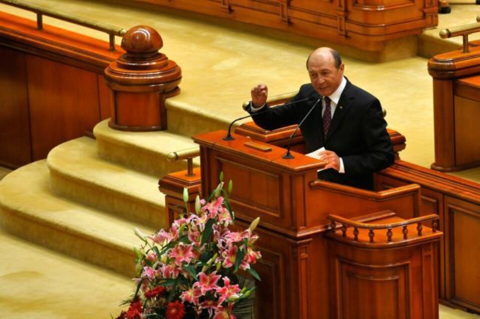 Băsescu: „Suspendarea are ca obiective punerea sub controlul PSD și PNL a instituțiilor”. Foto: MEDIAFAX