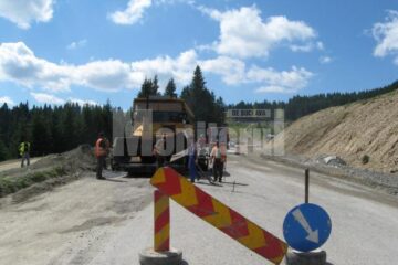 Datorii de 6,3 milioane de lei la lucrările pentru modernizarea drumurilor comunale și județe