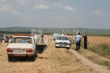 Scandalul iscat între proprietarii de terenuri de la Siminicea și arendașul Ilie Tipa a fost calmat doar cu ajutorul polițiștilor și al mascaților