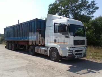Ziua în amiaza mare, hoții au dezmembrat un pod de cale ferată de aproape 33 de tone, pe care l-au încărcat în două trailere. Foto: Monitorul de Botoșani