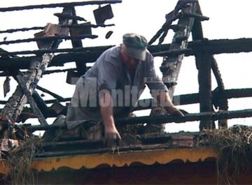 Două incendii, unul după altul, provocate de trăsnete