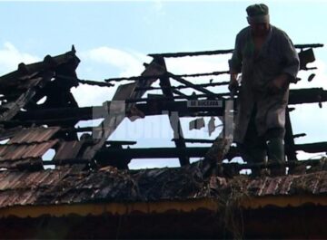 Două incendii, unul după altul, provocate de trăsnete