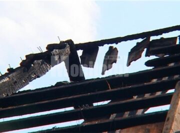 Două incendii, unul după altul, provocate de trăsnete