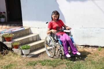 Între 20 și 25 iulie, Oana va merge împreună cu mama sa în tabără la Voroneț