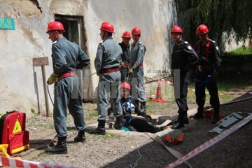 Exerciții la baza de pregătire a pompierilor de la Siret