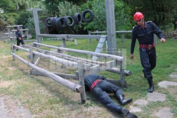 Exerciții la baza de pregătire a pompierilor de la Siret