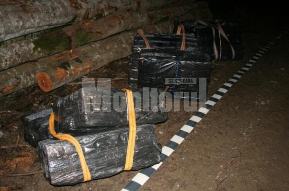 De-a lungul celor 13 luni de filaj și urmărire, polițiștii au confiscat 81.069 de pachete de țigări aduse ilegal din Ucraina