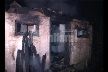 Incendiu de mari proporții, care a afectat trei proprietari, la Salcea