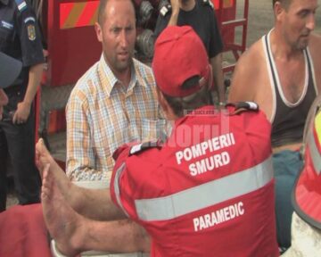 După aproximativ trei ore, în care pompierii au avut o misiune foarte grea, șoferul a fost scos în viață
