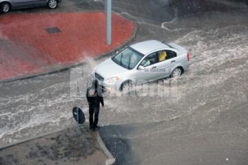 Apa a atins chiar și 20-30 de centimetri adâncime în anumite locuri