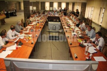 Puterea și opoziția s-au contrat încă de la prima ședință de Consiliu Local de după constituire