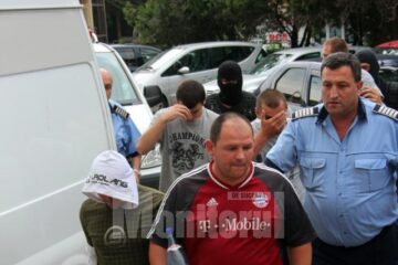 Cinci români și un ucrainean au fost arestați ieri de Tribunalul Suceava în ultimul dosar privind traficul de țigări