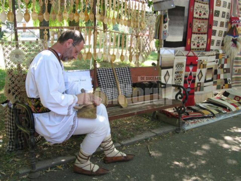 Târgul meșteșugarilor de la Gura Humorului Târgul meșteșugarilor de la Gura Humorului
