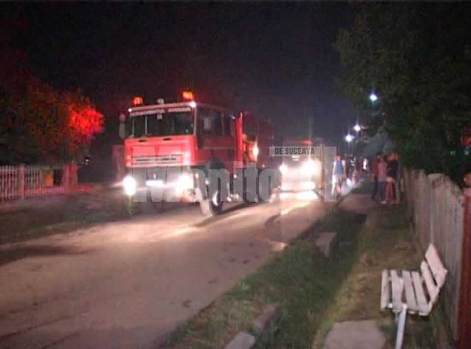 Un incendiu foarte puternic a izbucnit joi noapte la Salcea