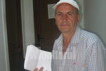 Bărbatul amendat, Vasile Duțuc, consideră că punga cu hoitul în putrefacție ar fi un act de amenințare