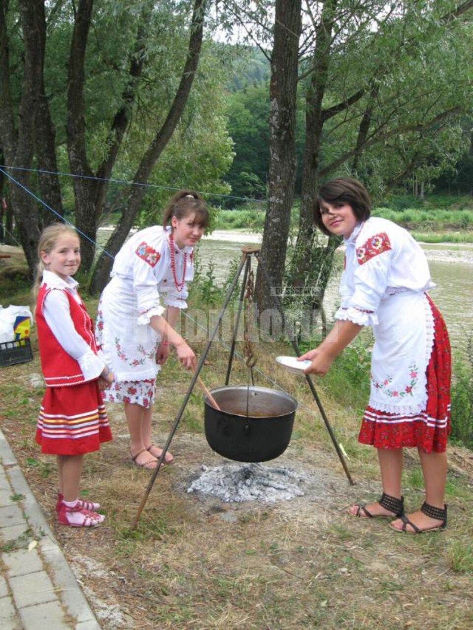 Ceaunul cu mâncărică de cartofi cu carne și legume