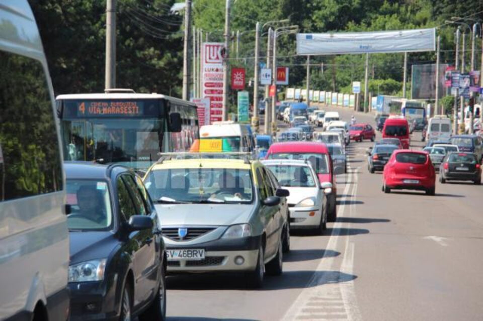 Traficul rutier pe Calea Unirii, dat peste cap de lucrările la pod