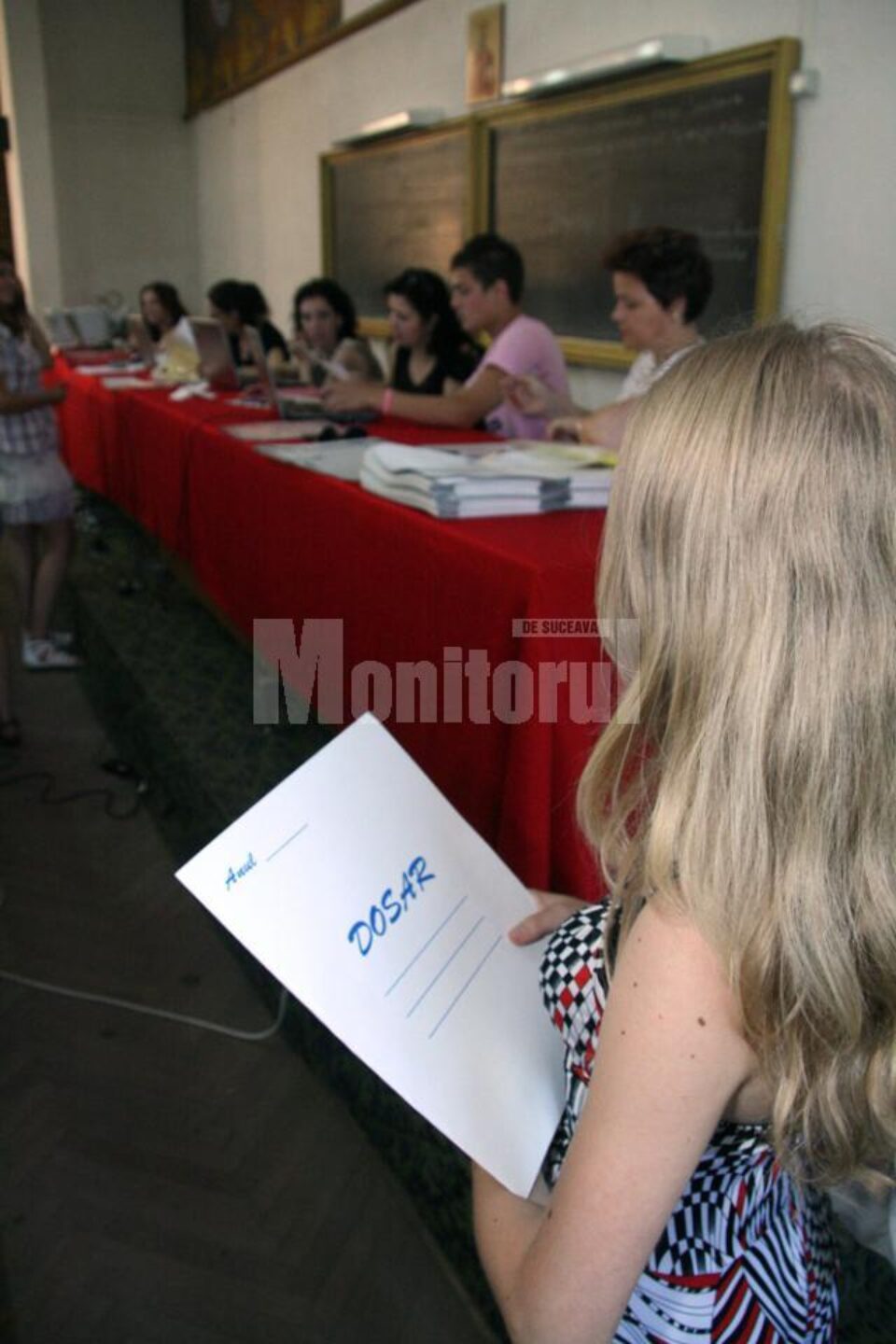 Sute de absolvenți de liceu s-au înscris deja la facultate Sute de absolvenți de liceu s-au înscris deja la facultate