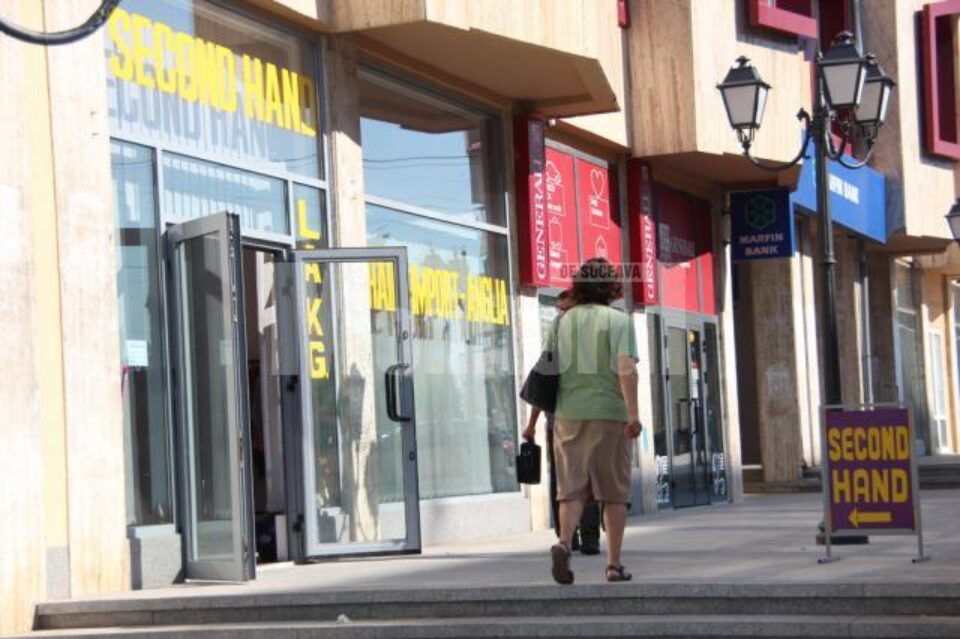 Pe esplanada centrală a Suceavei s-au deschis în ultima perioadă două magazine second hand