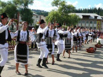 “Dorna, plai de joc și cântec”, festivalul național al ansamblurilor folclorice ale copiilor