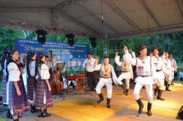 “Dorna, plai de joc și cântec”, festivalul național al ansamblurilor folclorice ale copiilor