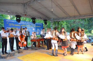 “Dorna, plai de joc și cântec”, festivalul național al ansamblurilor folclorice ale copiilor