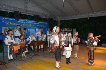 “Dorna, plai de joc și cântec”, festivalul național al ansamblurilor folclorice ale copiilor