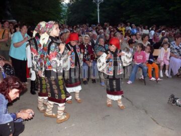 “Dorna, plai de joc și cântec”, festivalul național al ansamblurilor folclorice ale copiilor