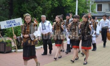 “Dorna, plai de joc și cântec”, festivalul național al ansamblurilor folclorice ale copiilor