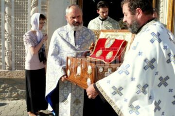 Moaștele au fost așezate într-un spațiu special amenajat, pentru închinare