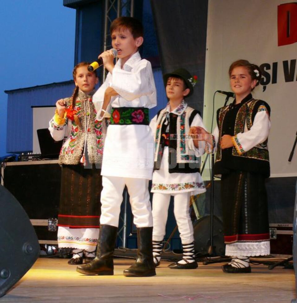 Eusebiu Gafița, unul dintre cei care au evoluat sub genericul „Tineri soliști de muzică populară din Fălticeni”