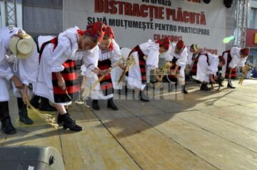 Festivalul Național „Șezătoarea copiilor” a reunit la Fălticeni 300 de copii din cinci județe