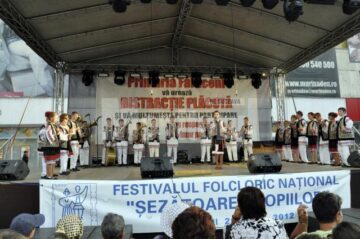 Festivalul Național „Șezătoarea copiilor” a reunit la Fălticeni 300 de copii din cinci județe
