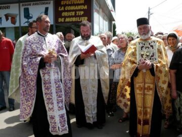 Raclele cu Sfintele Moaște ale Sfântului Andrei Criteanul de la Mitilini și ale Sfinților Epictet și Astion, purtate pe străzile Fălticeniului