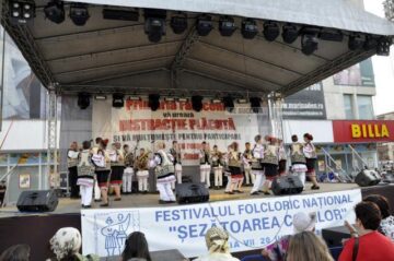 Festivalul Național „Șezătoarea copiilor” a reunit la Fălticeni 300 de copii din cinci județe