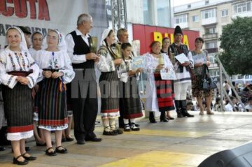Festivalul Național „Șezătoarea copiilor” a reunit la Fălticeni 300 de copii din cinci județe