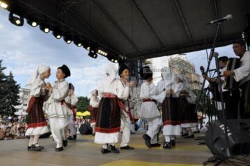 Festivalul Național „Șezătoarea copiilor” a reunit la Fălticeni 300 de copii din cinci județe
