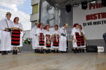 Festivalul Național „Șezătoarea copiilor” a reunit la Fălticeni 300 de copii din cinci județe