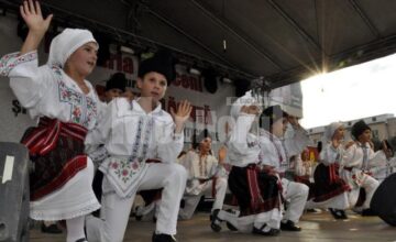 Festivalul Național „Șezătoarea copiilor” a reunit la Fălticeni 300 de copii din cinci județe
