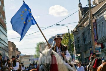 Steagul Uniunii Europene a fost din nou fluturat de călăreții bucovineni