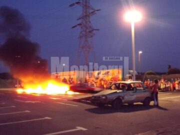 Mașini distruse, cascadorii periculoase și perdele de foc la Monster Trucks Show