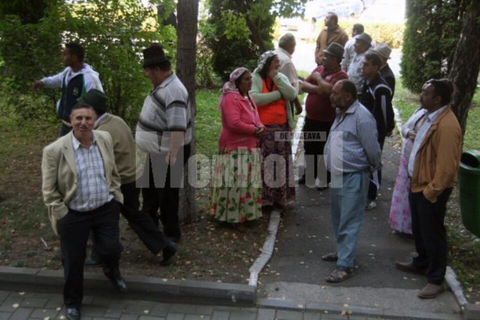 Bulibașa romilor din Bosanci a venit la Parchet, în septembrie 2011, însoțit de rudele fetei răpite
