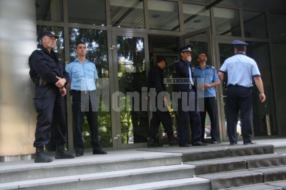 La Parchet au fost suplimentate atunci și efectivele de jandarmi pentru evitarea oricărui scandal